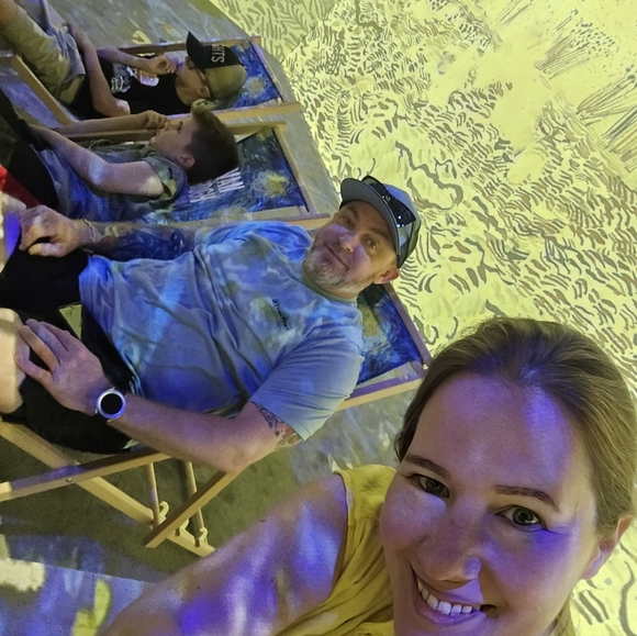 Meet your Posher, Carmin - Picture 1 of 4